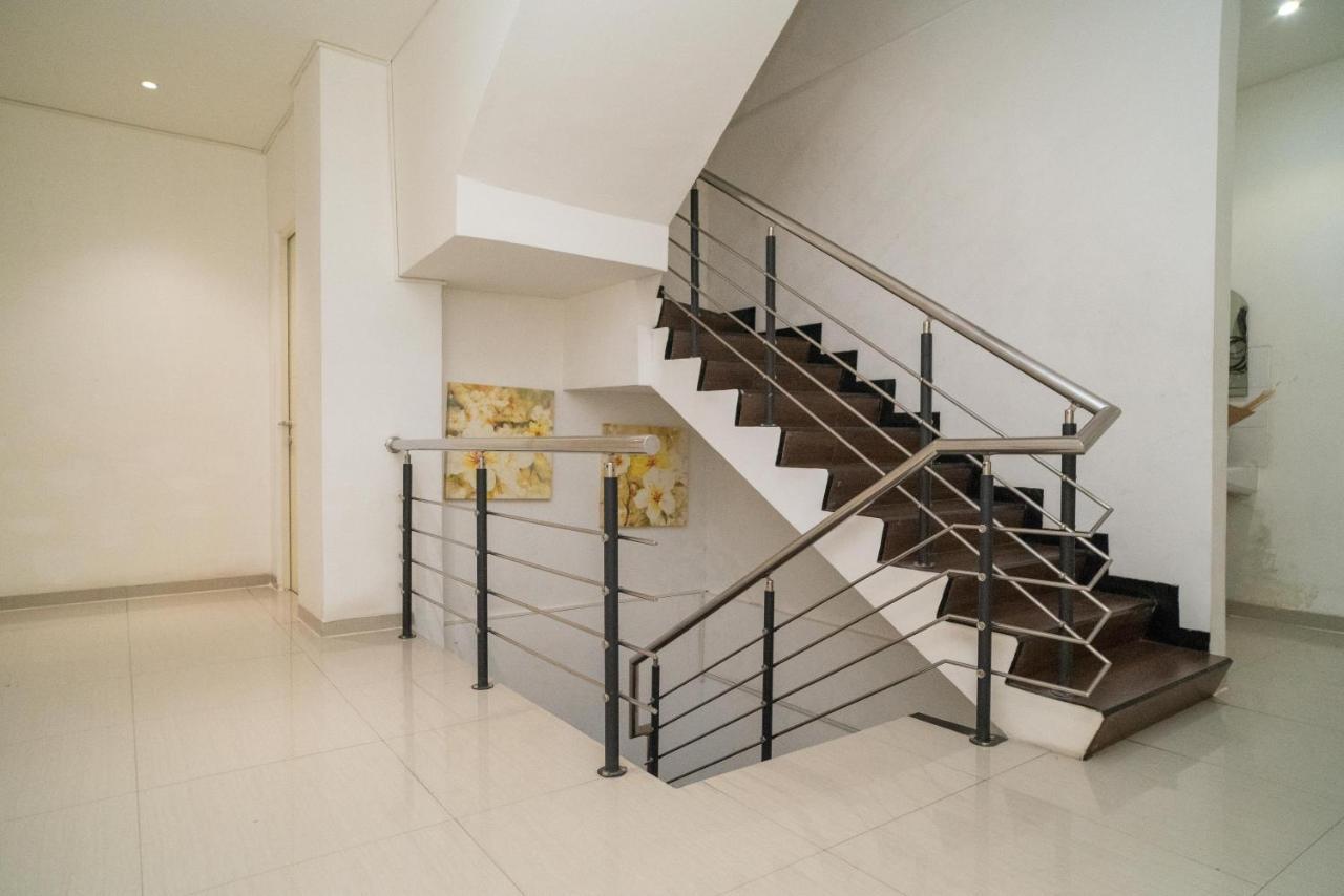 Sans Hotel Kupang Indah Surabaya By Reddoorz المظهر الخارجي الصورة