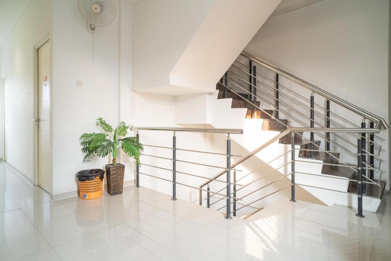 Sans Hotel Kupang Indah Surabaya By Reddoorz المظهر الخارجي الصورة